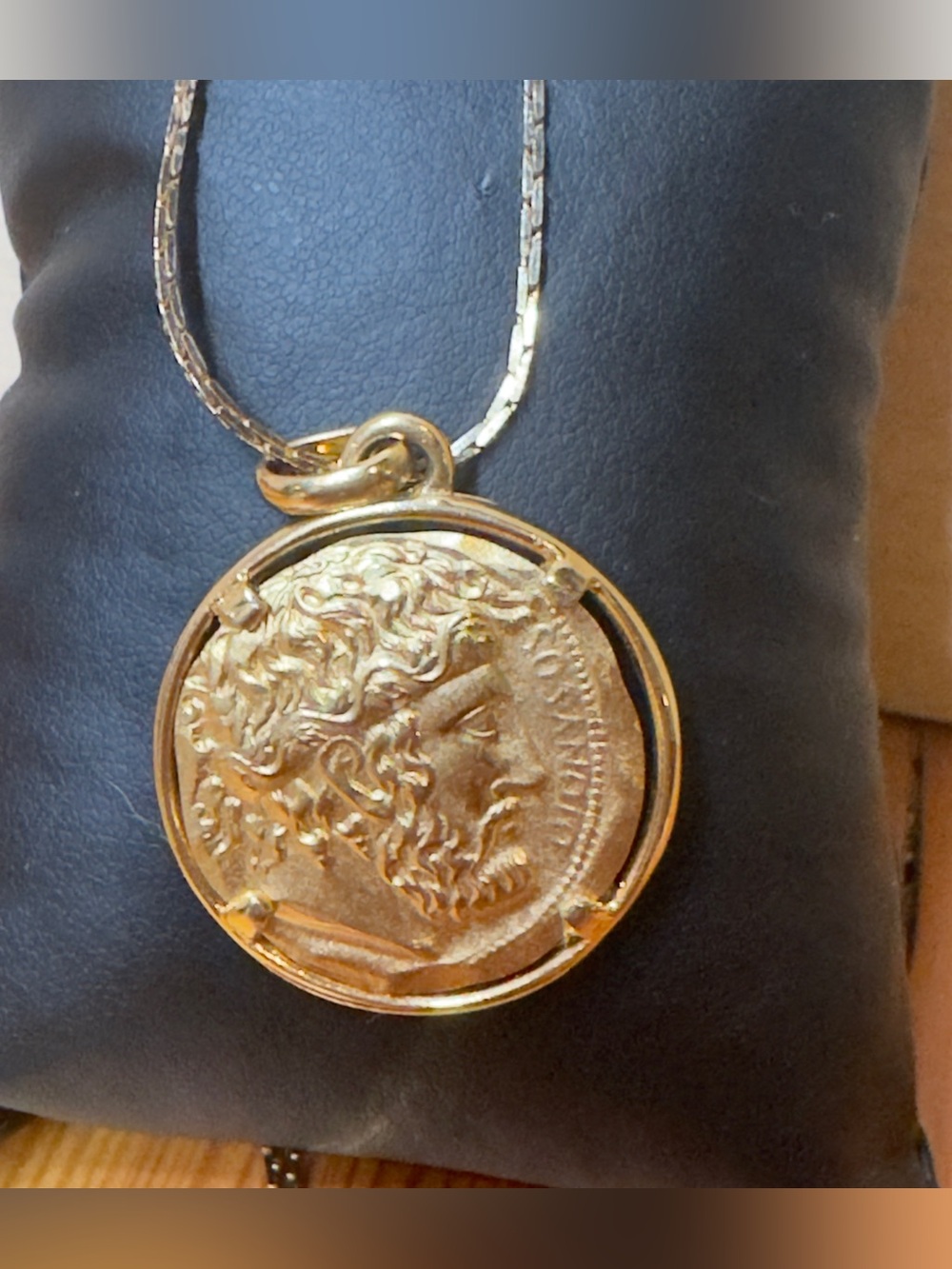 Rare Napier vintage Gold-Tone Coin Medallion Necklace